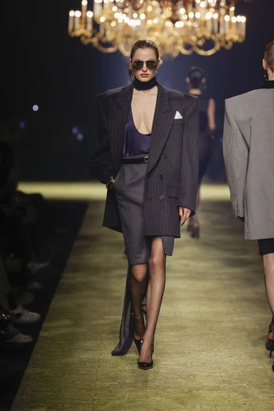 Look 15